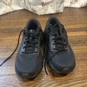 Brooks Men's Black Sneakers